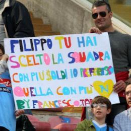 Curioso uno dei cartelloni comparsi al San Paolo e che risponde in maniera ironica all'ormai famoso tifoso interista Filippo