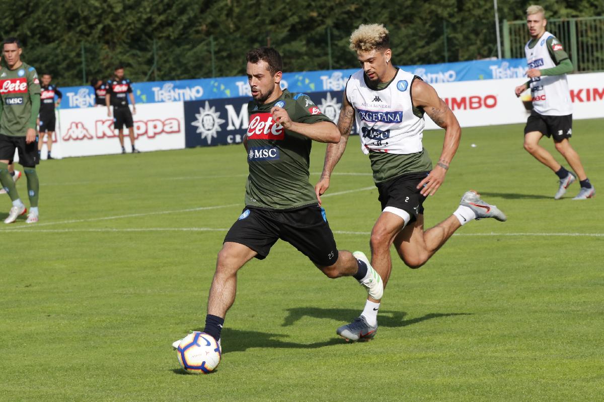 Amin Younes a Dimaro inseguito da Malcuit