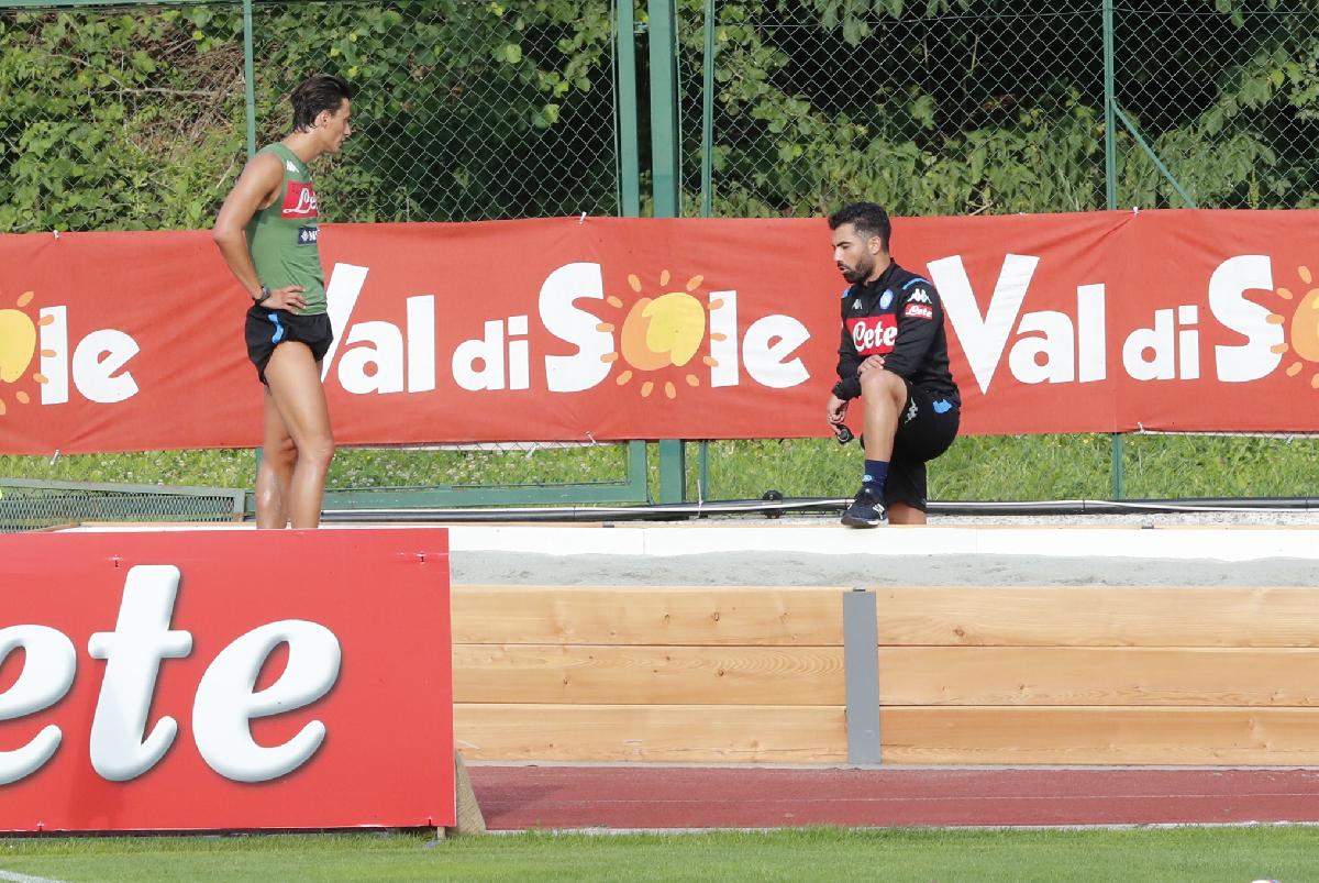 Roberto Inglese lavora a parte sulla sabbia