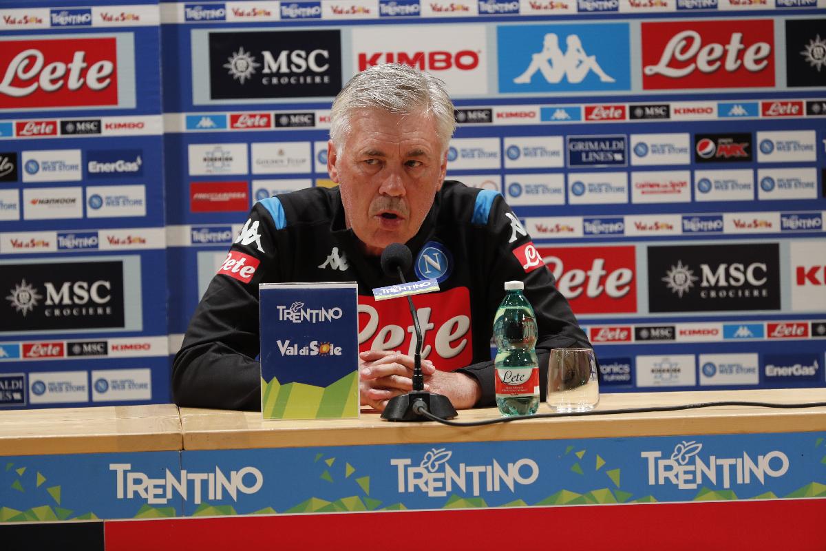 Carlo Ancelotti in conferenza a Dimaro, Foto Ciro De Luca