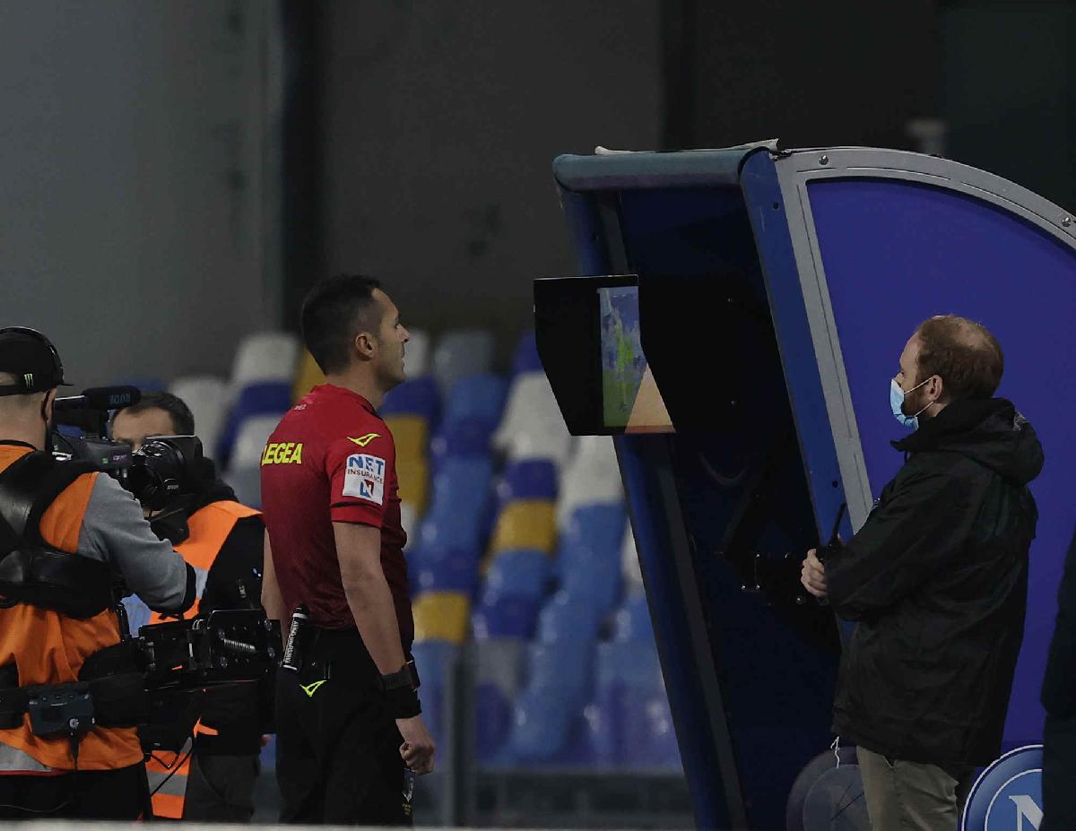 Moviola Napoli-Lazio, CorSport: contatto piede-testa, ecco ...
